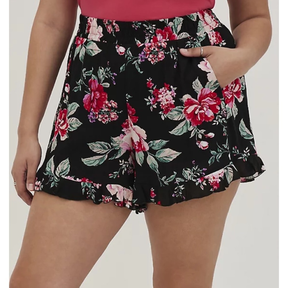 NWT Torrid Size 6 Ruffle hem Gauze Short